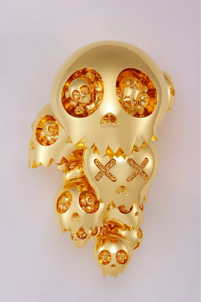図版5: 村上隆《竜頭 Gold》2015年 金箔、カーボンファイバー、グラスファイバー 130.8×84×84.2 cm